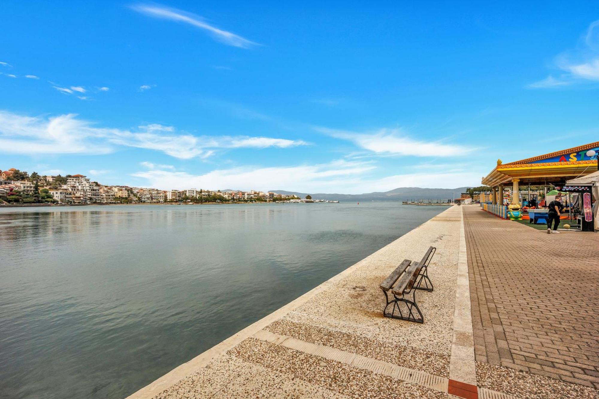 Fabulous Central Apartment Close To The Sea! Chalkís Exteriör bild